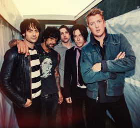 queens-of-the-stone-age-objavili-album-“in-times-new-roman…”